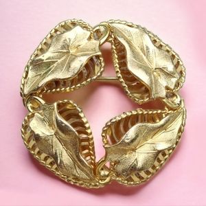 Vintage signed Sandor leaves wreath brooch